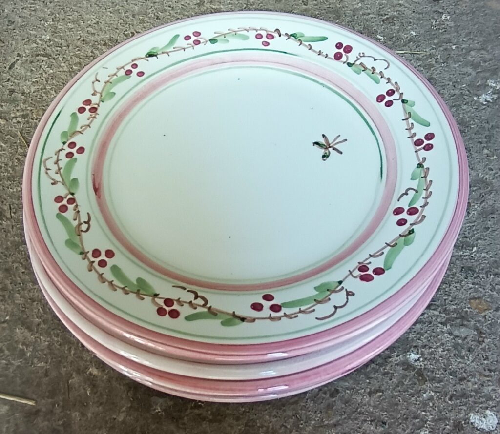 6 Assiettes 27 cm, décor Emma, peint "main levée" et signé RRt