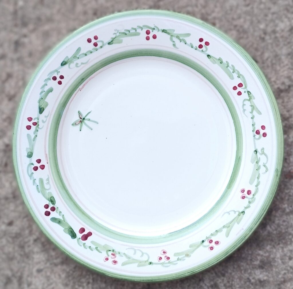 Assiette dessert 22cm, décor champêtre, peint "main levée" et signé RRt