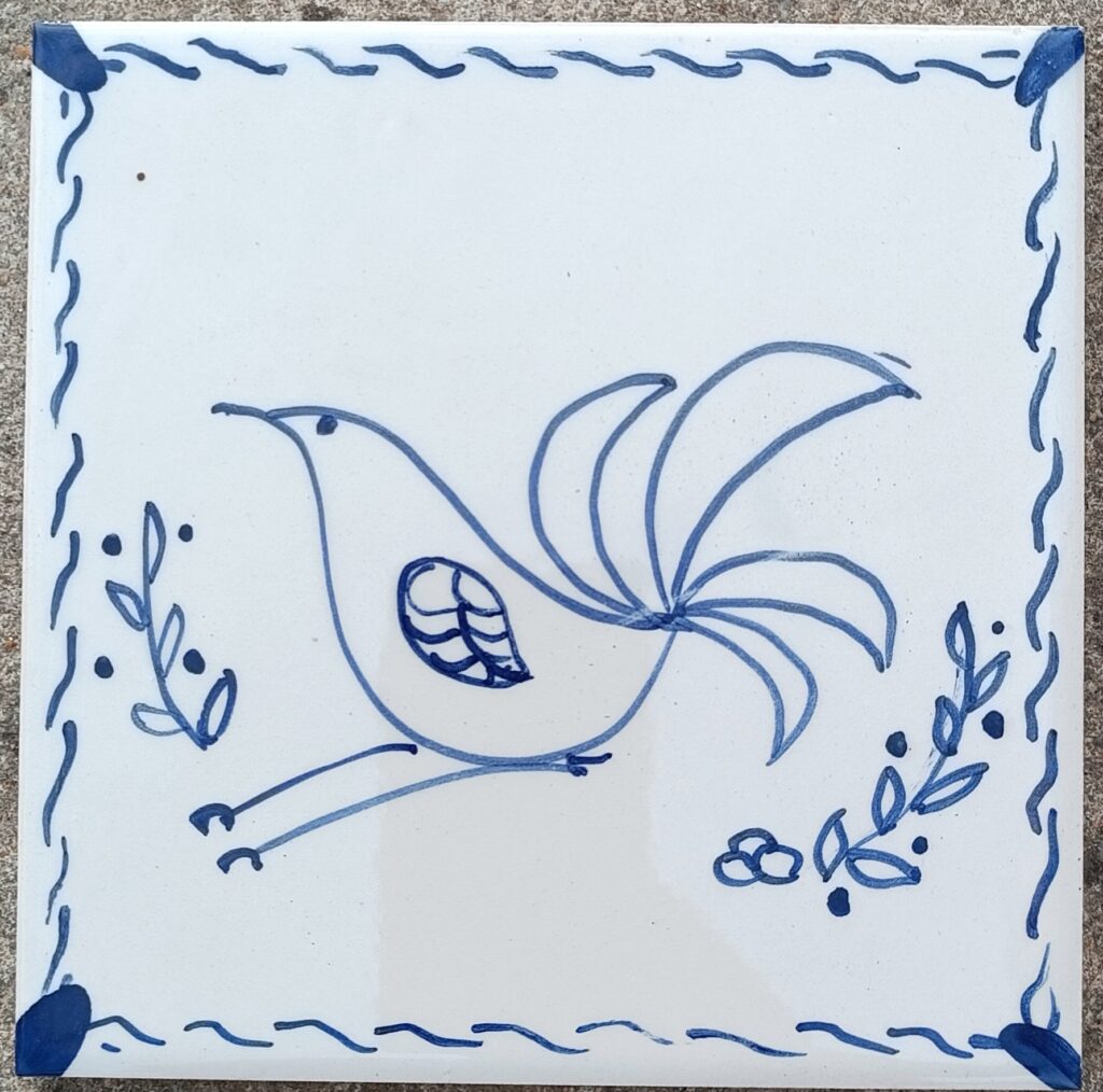 Carreau de faïence décoré à » main levée » par Renaud Rémusat, exemplaire unique – 15,3 cm N 009