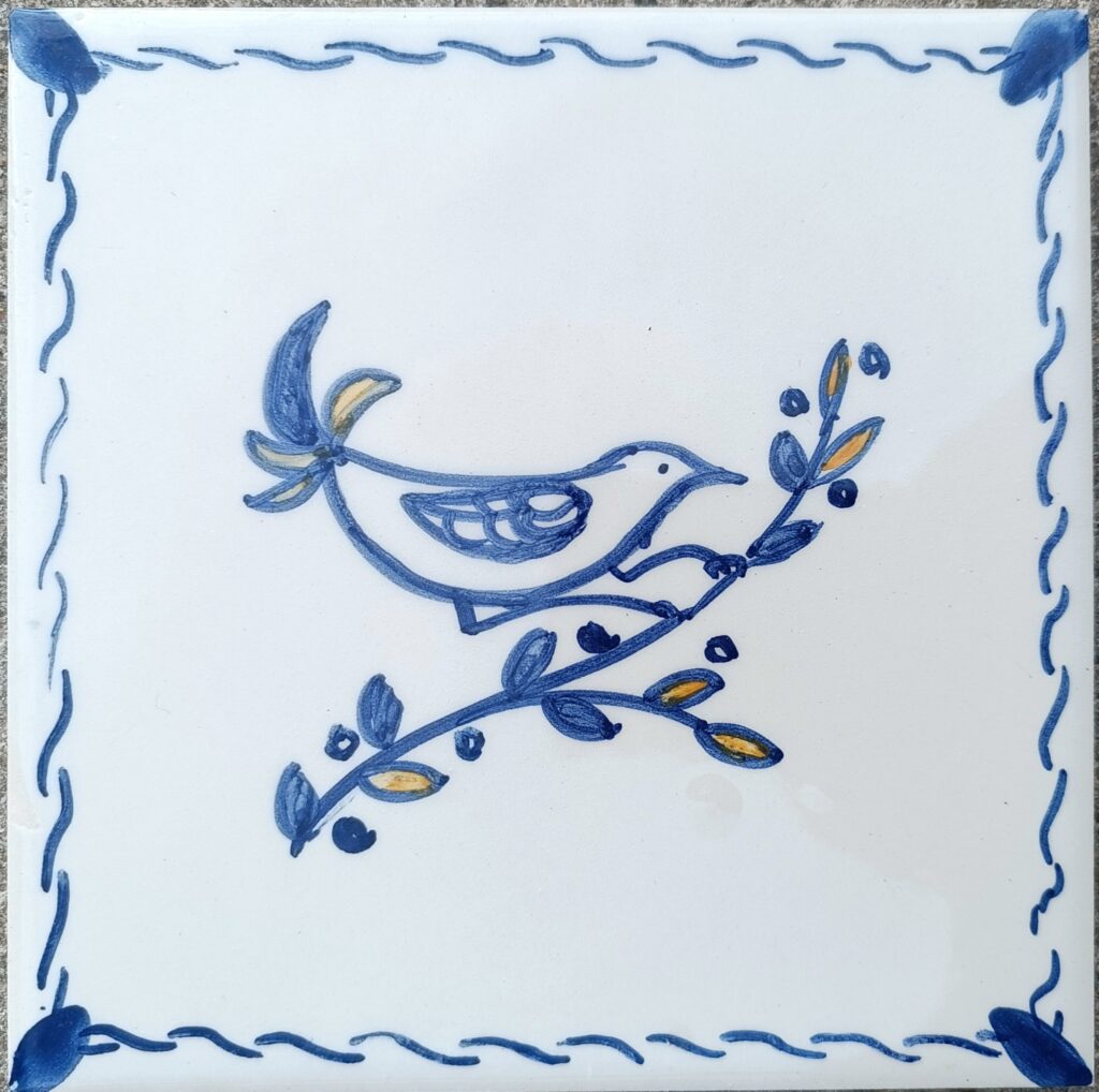 Carreau de faïence décoré à  » main levée » par Renaud Rémusat, exemplaire unique – 15,3 cm N 003