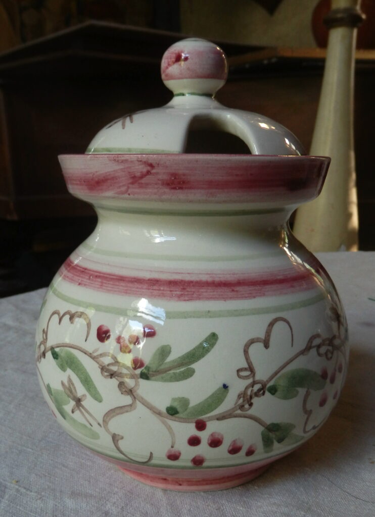 Grand pot à olives,décor Emma, peint "main levée" et signé RRt H=20 cm